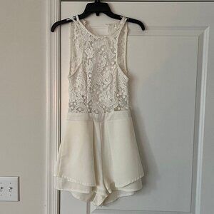 Elegant White Shareen Dress - Size 8